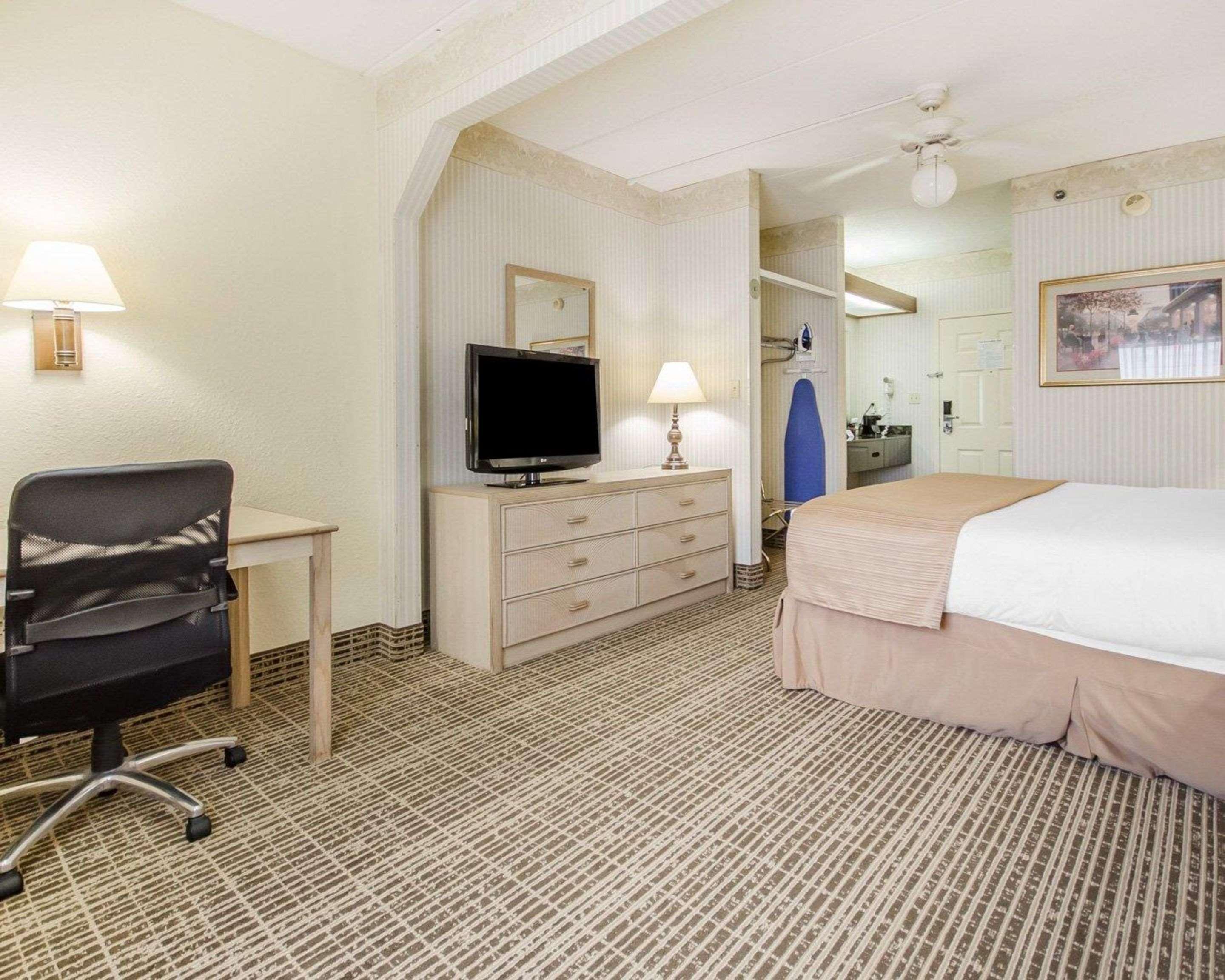 Quality Inn Louisville-Jefferson County Extérieur photo