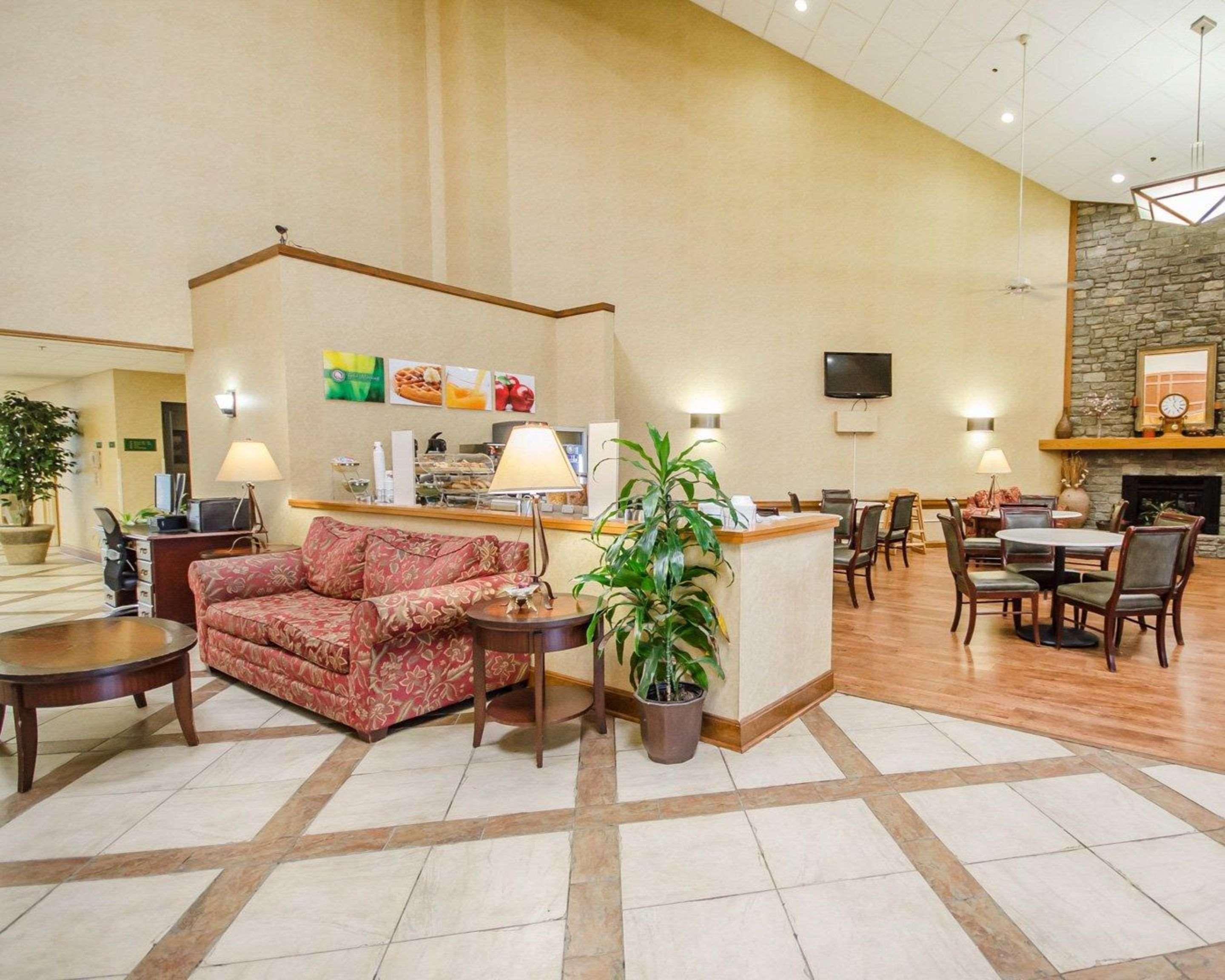 Quality Inn Louisville-Jefferson County Extérieur photo