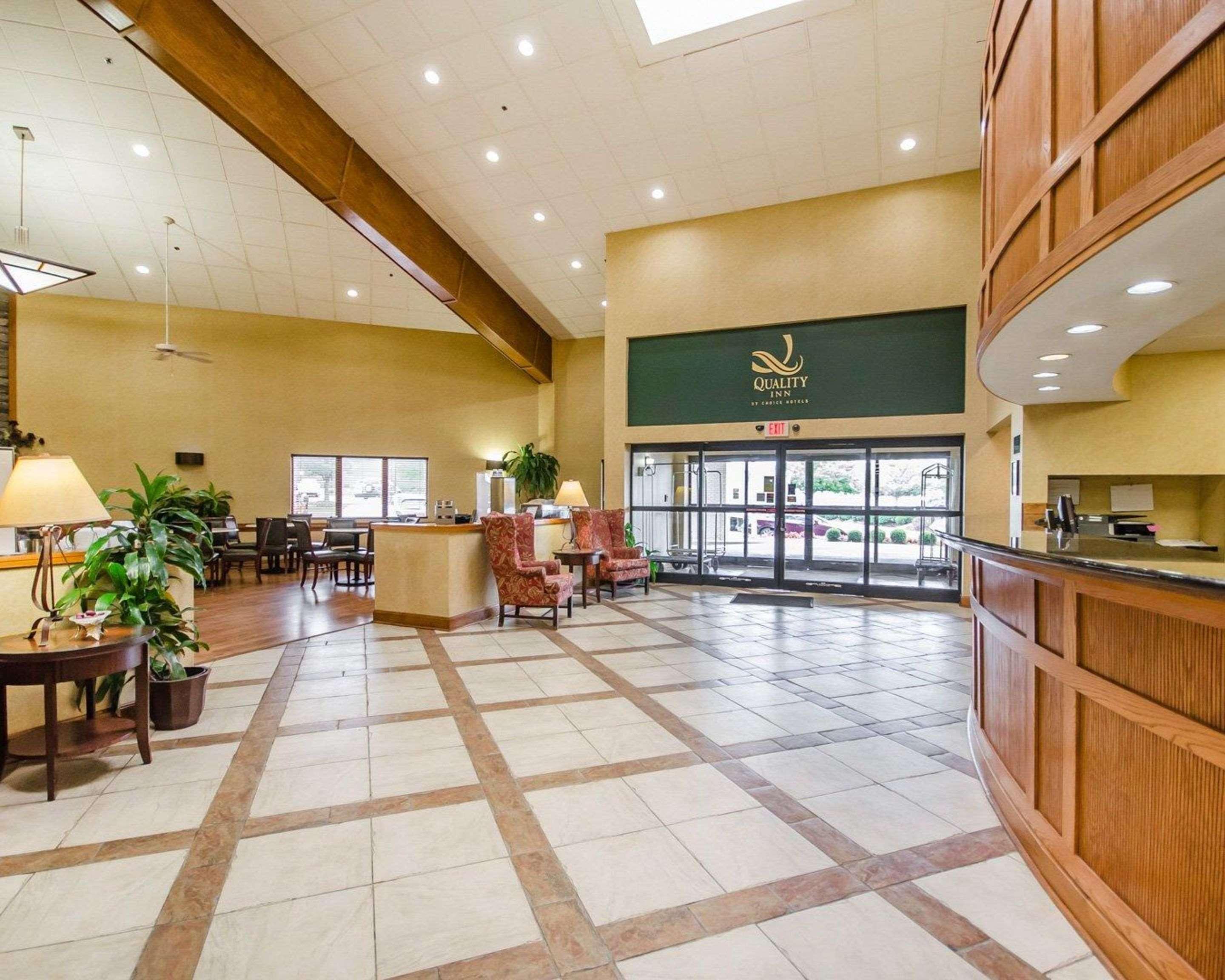 Quality Inn Louisville-Jefferson County Extérieur photo