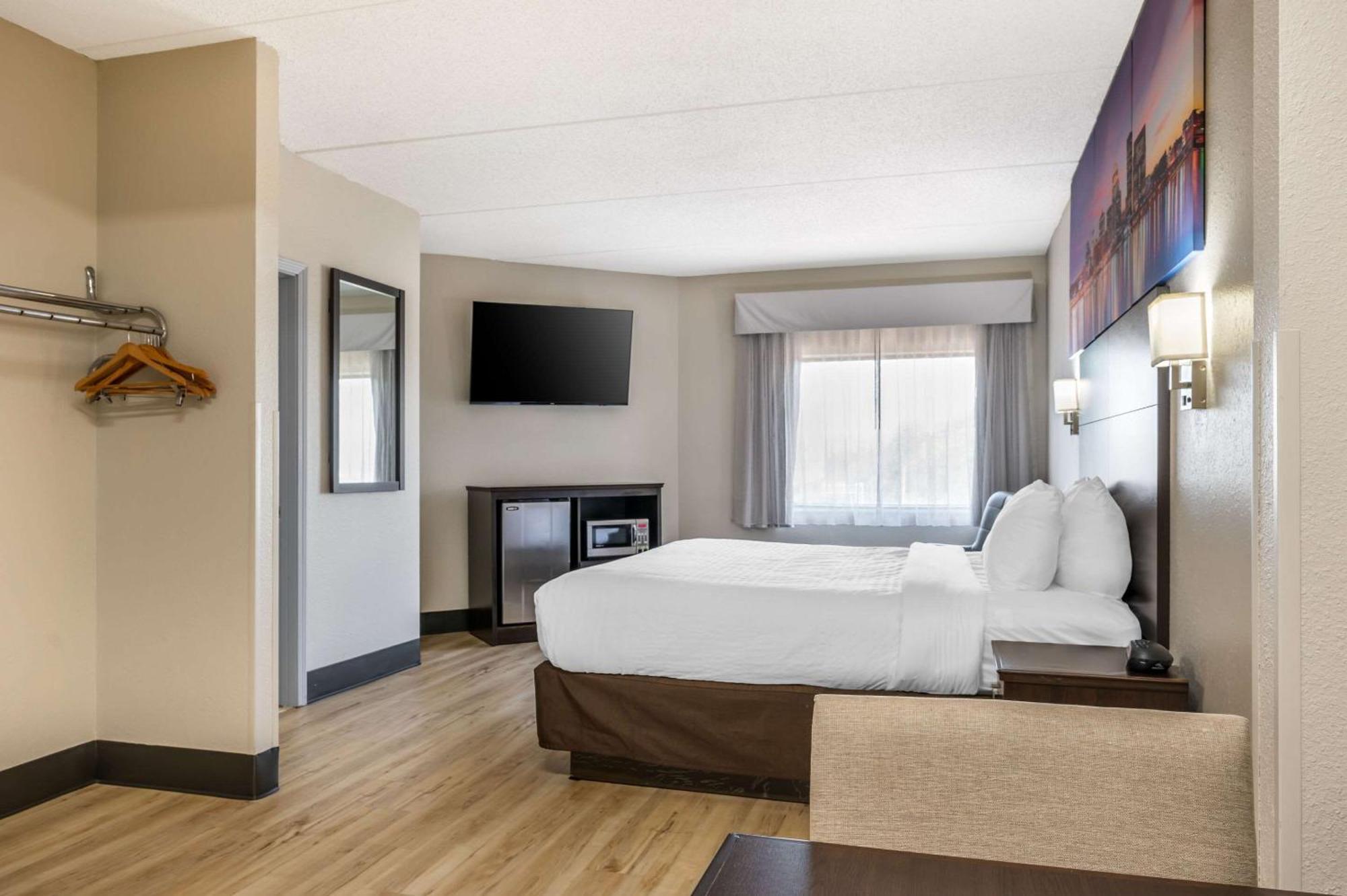Quality Inn Louisville-Jefferson County Extérieur photo